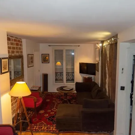 Very French Two Bedroom In The Heart Of * Parigi