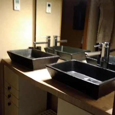 Very French Two Bedroom In The Heart Of Appartamento *