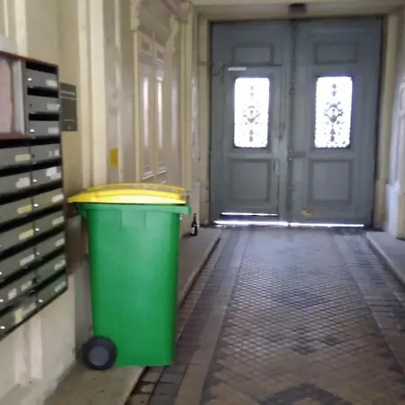 Appartamento Very French Two Bedroom In The Heart Of Parigi