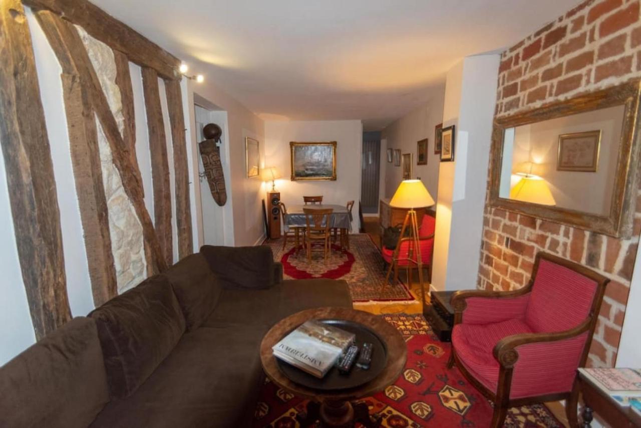 Very French Two Bedroom In The Heart Of Appartamento Parigi
