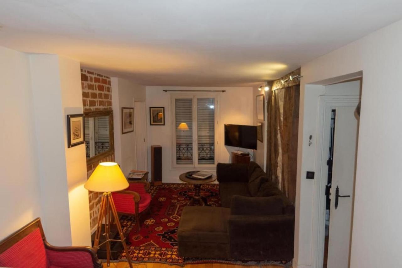 Very French Two Bedroom In The Heart Of * Parigi